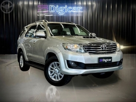 hilux sw4 srv d4 d 4x4 3.0 tdi dies. aut 2013 lajeado