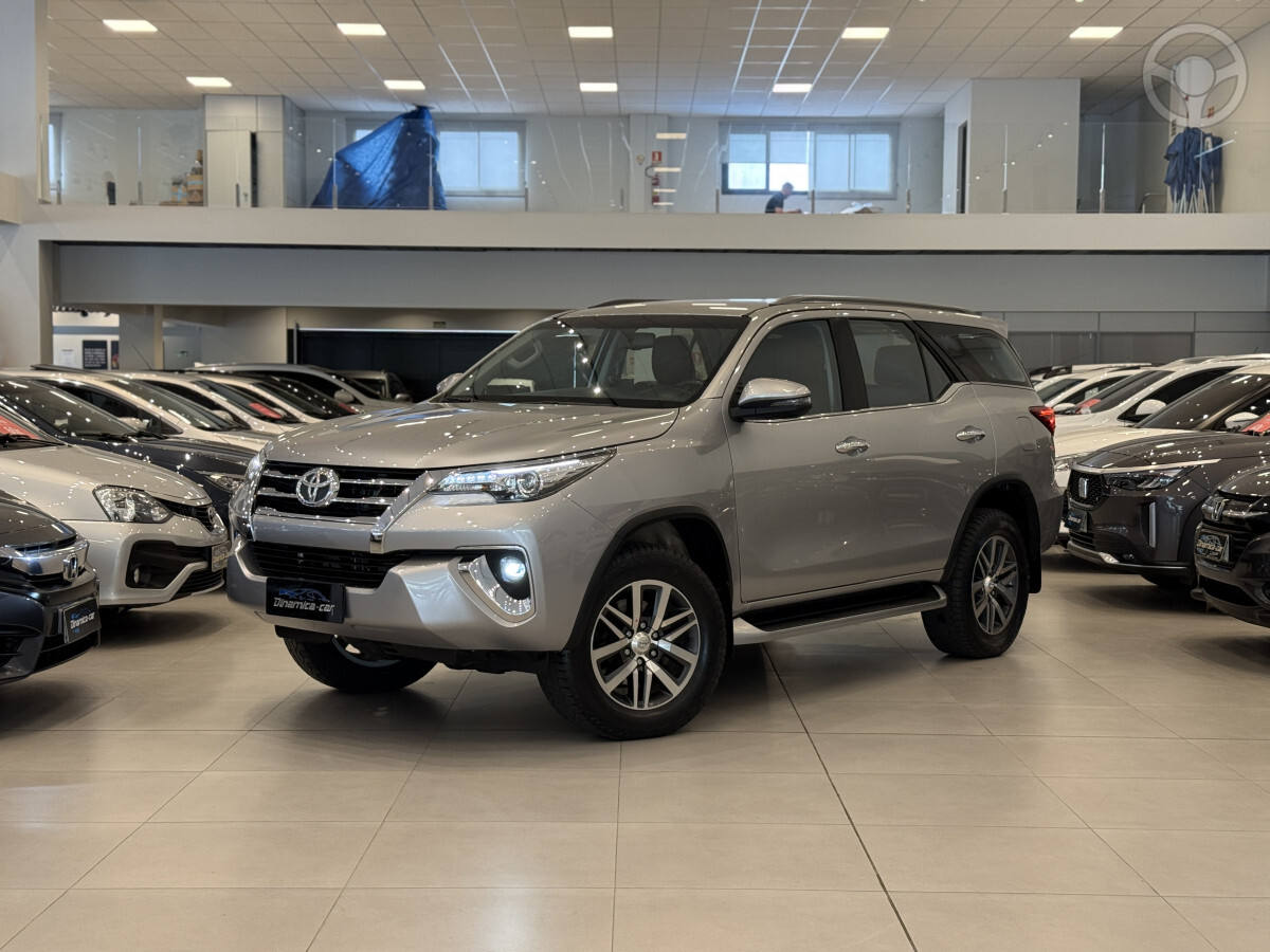 HILUX SW4 2.8 SRX 4X4 7 LUGARES 16V TURBO INTERCOOLER DIESEL 4P AUTOMÁTICO - 2018 - VENâNCIO AIRES