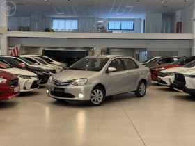 etios 1.5 platinum sedan 16v flex 4p manual 2015 venancio aires
