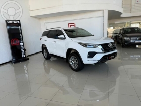 hilux sw4 srv 2.7 2021 marau