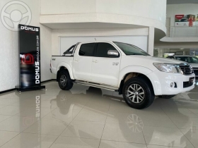 hilux srv 2.7 2013 marau
