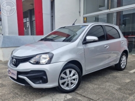 ETIOS 1.5 X PLUS 16V FLEX 4P AUTOMÁTICO