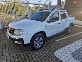 oroch 1.6 16v sce intense flex 4p manual 2024 canela