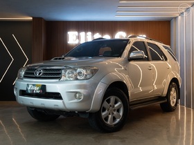 HILUX SW4 3.0 SRV 4X4 7 LUGARES 16V TURBO INTERCOOLER DIESEL 4P AUTOMÁTICO