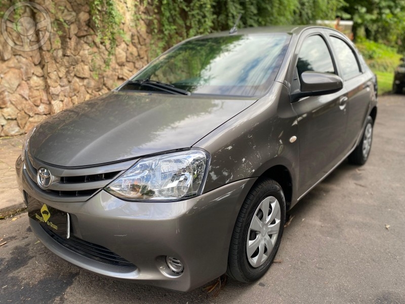 ETIOS SEDAN XS 1.5 - 2017 - ESTRELA
