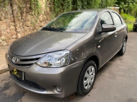 etios sedan xs 1.5 2017 estrela