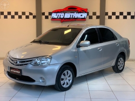 etios 1.5 xs sedan 16v flex 4p manual 2013 novo hamburgo