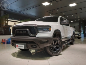 1500 5.7 v8 rebel cd 4x4 4p automatico 2022 lajeado