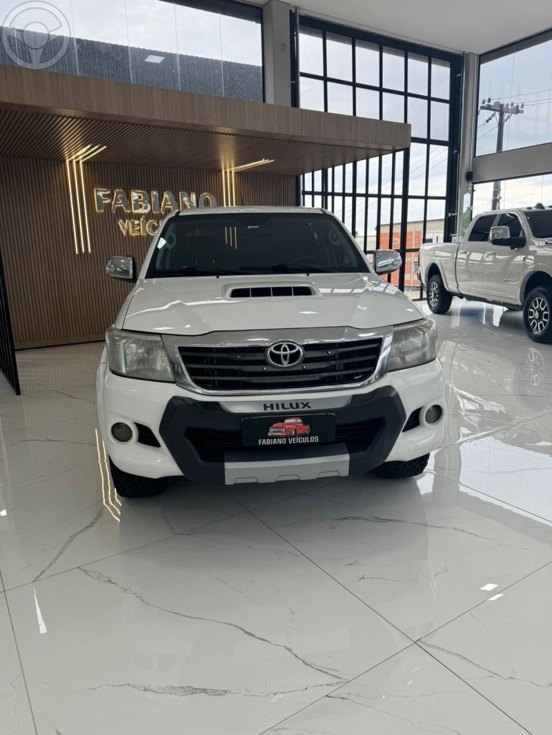 HILUX CAB.DUPLA SRV-AT 3.0 TB-IC - 2013 - MONTENEGRO