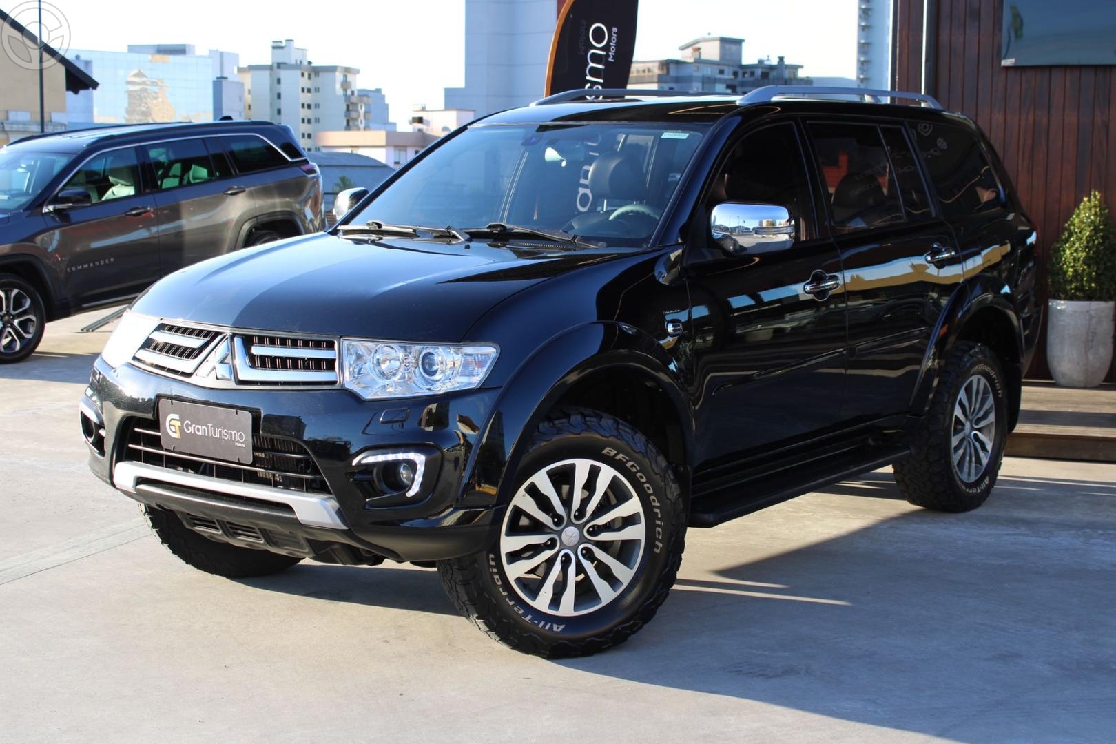 PAJERO 3.5 HPE 4X4 7 LUGARES V6 24V FLEX 4P AUTOMATICO - 2017 - CAXIAS DO SUL