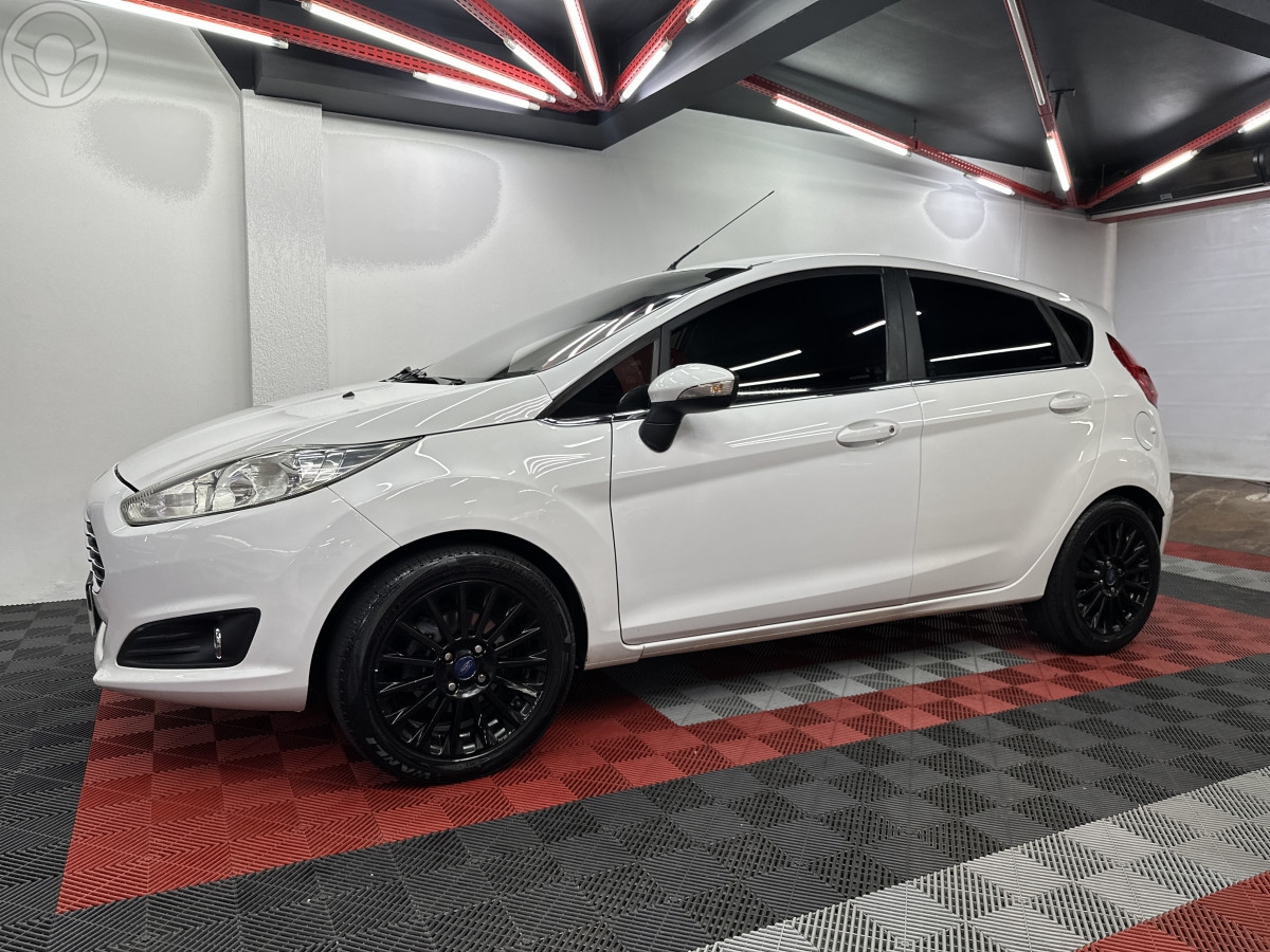 FIESTA 1.6 TITANIUM HATCH 16V FLEX 4P AUTOMÁTICO - 2014 - SANTA MARIA