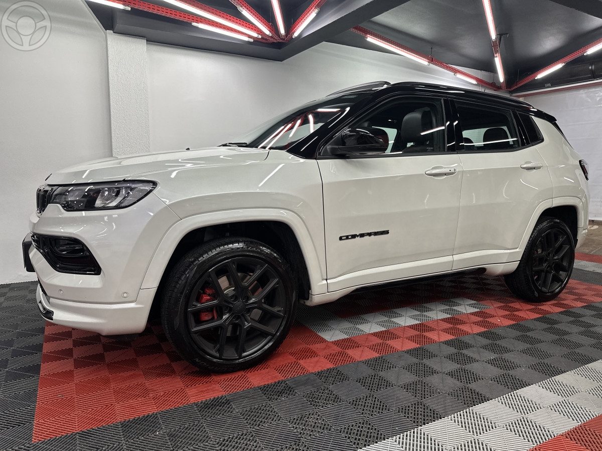 COMPASS 2.0 HURRICANE BLACKHAWK 4X4 TURBO 4P AUTOMÁTICO - 2025 - SANTA MARIA
