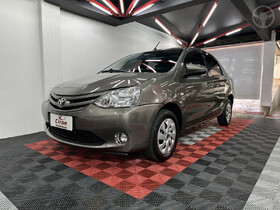 etios 1.5 xs sedan 16v flex 4p automatico 2017 santa maria