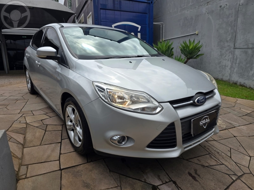 FOCUS 1.6 SE 16V FLEX 4P MANUAL - 2015 - PASSO FUNDO