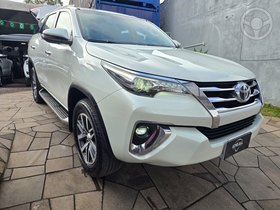HILUX SW4 2.8 SRX 4X4 7 LUGARES 16V TURBO INTERCOOLER DIESEL 4P AUTOMÁTICO