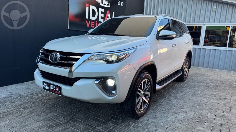 HILUX SW4 SRX 2.8 - 2016 - LAJEADO