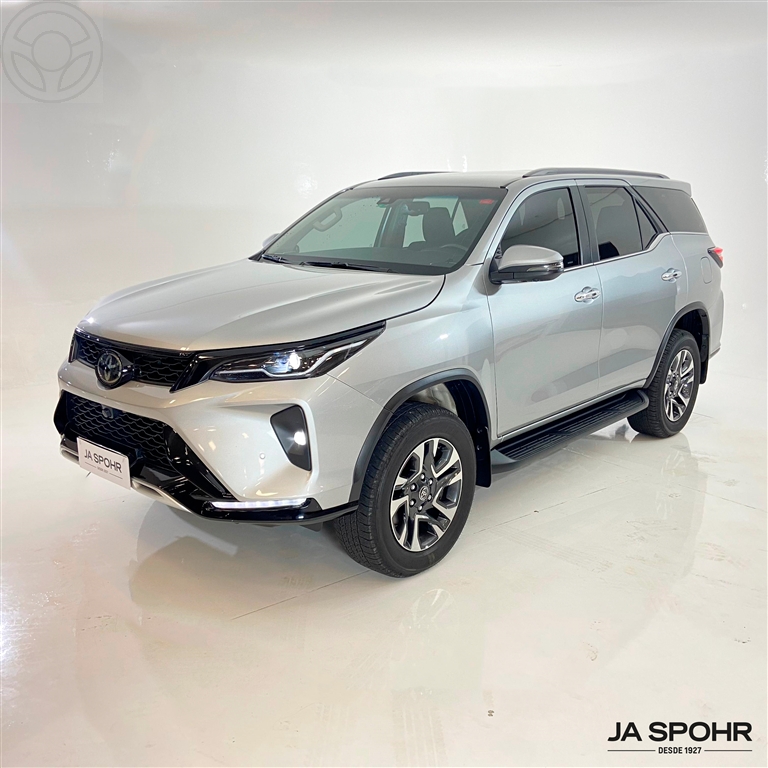 HILUX SW4 2.8 D-4D TURBO DIESEL SRX 7L 4X4 AUTOMÁTICO - 2024 - LAJEADO