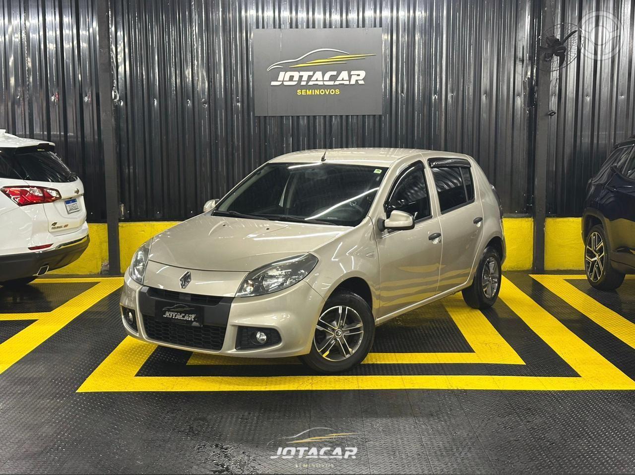 SANDERO 1.0 EXPRESSION 16V FLEX 4P MANUAL - 2014 - CAXIAS DO SUL