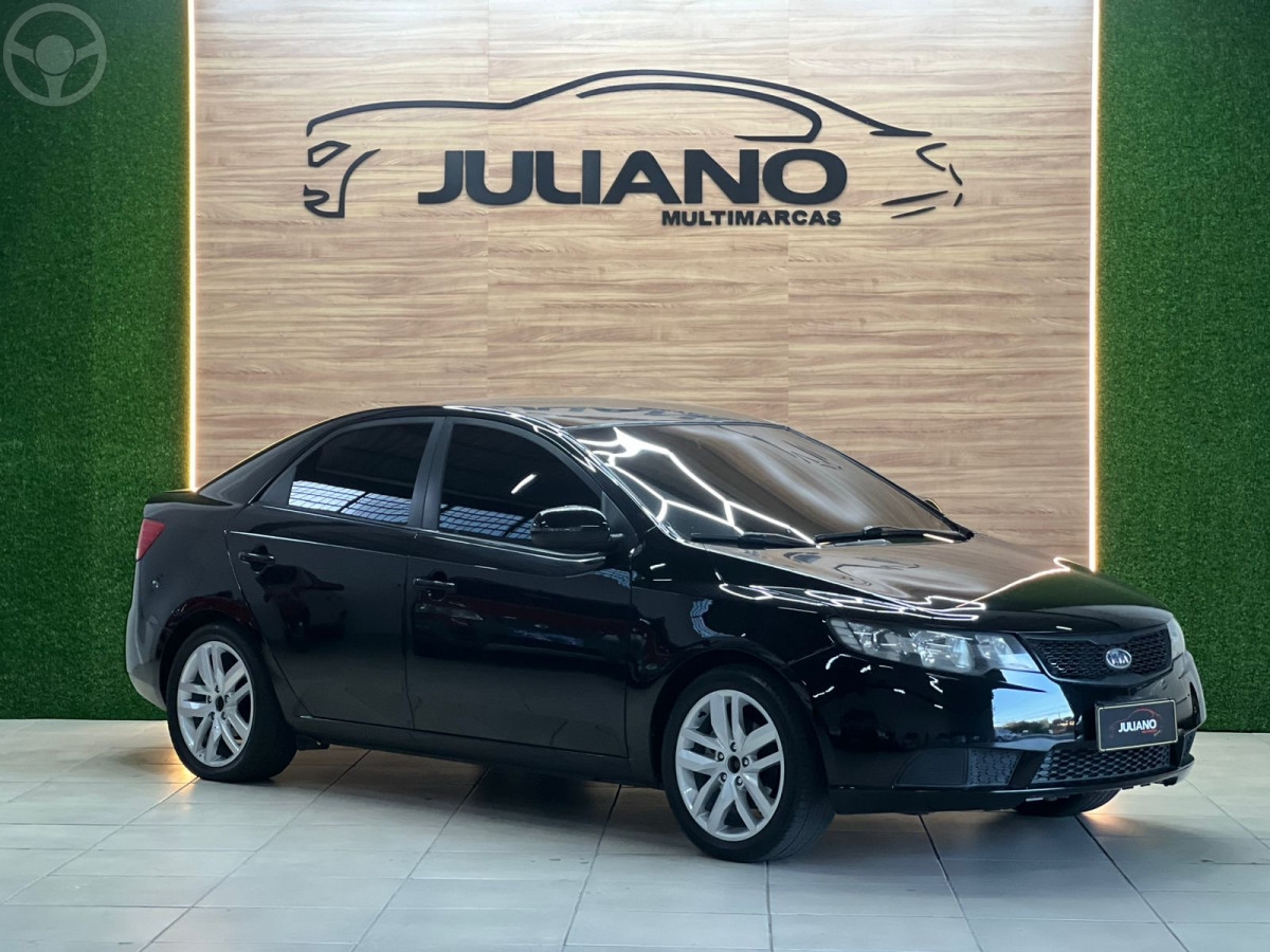 CERATO 1.6 E.221 SEDAN 16V 4P MANUAL - 2011 - NOVO HAMBURGO