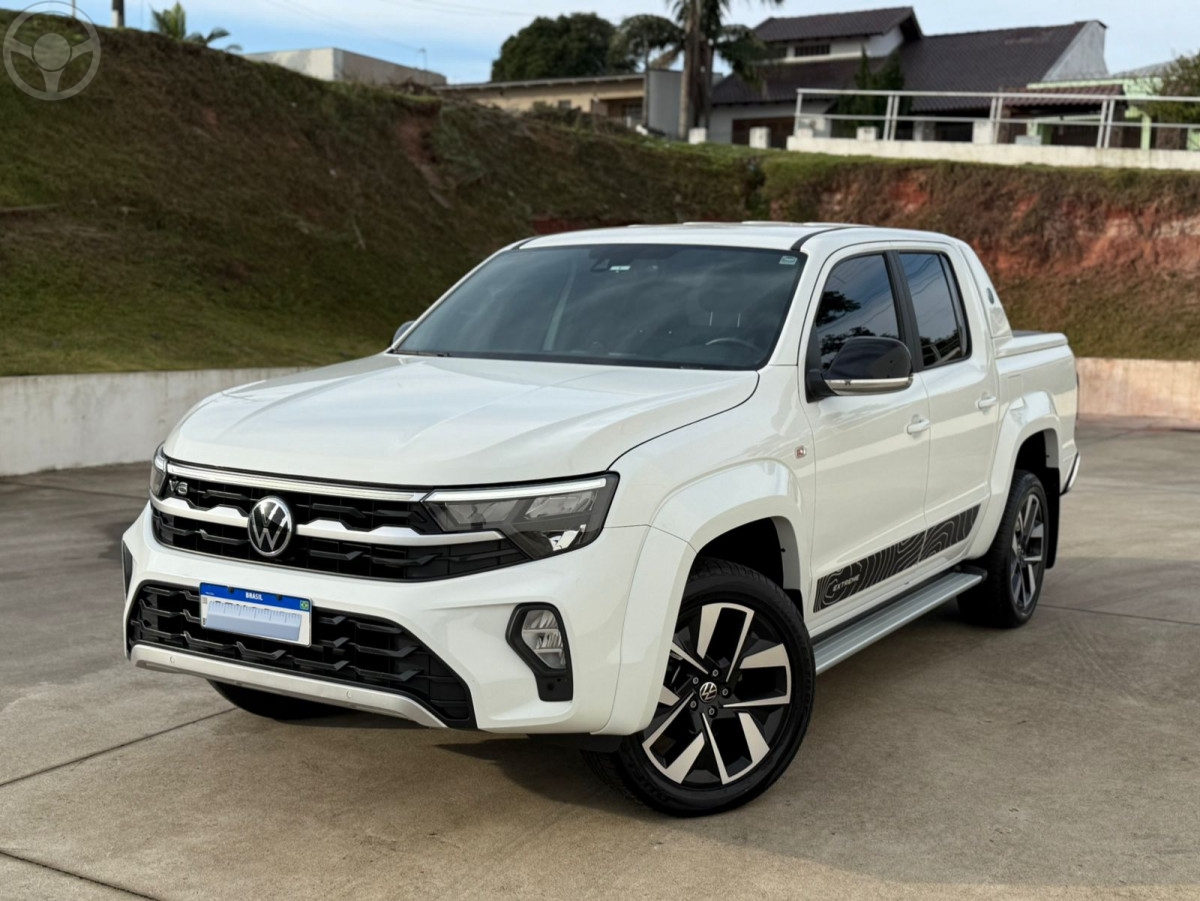 AMAROK 3.0 V6 EXTREME CD DIESEL 4X4 AT 4P AUTOMÁTICO - 2025 - SANTA CRUZ DO SUL