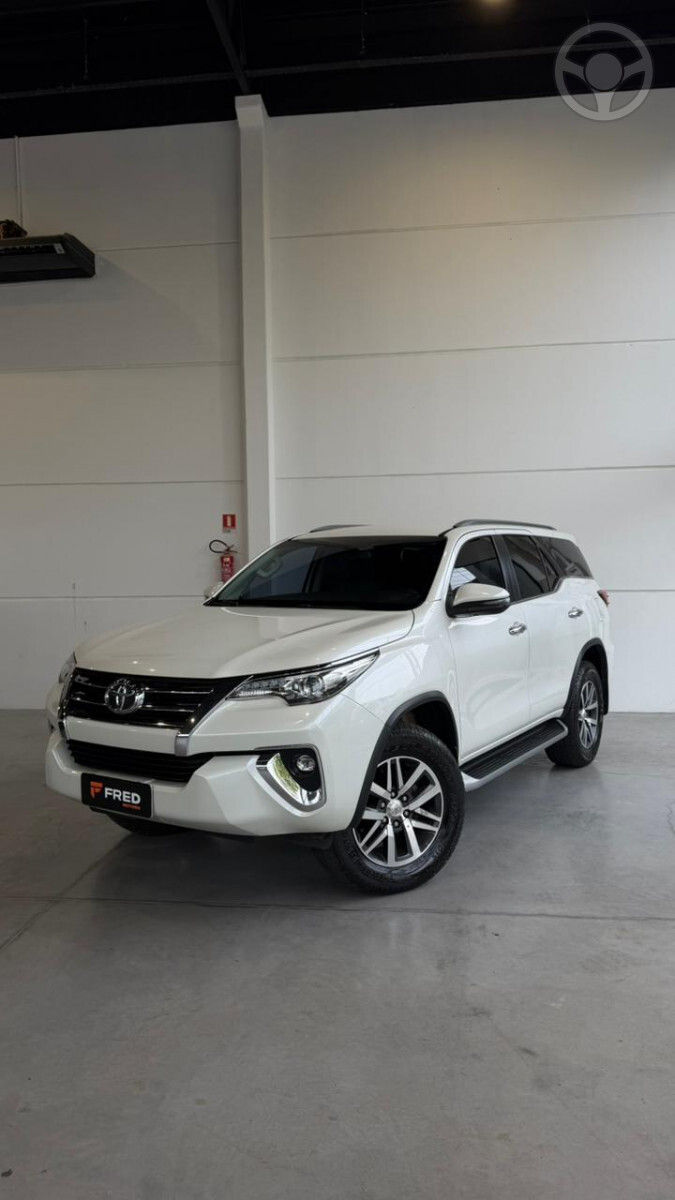 HILUX SW4 2.8 4X4 SRX PLATINUM TURBO 7 LUGARES DIESEL 4P AUTOMÁTICO - 2018 - SANTA CRUZ DO SUL