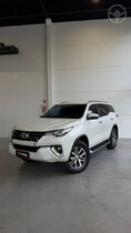 HILUX SW4 2.8 4X4 SRX PLATINUM TURBO 7 LUGARES DIESEL 4P AUTOMÁTICO