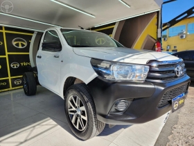 hilux 2.8 4x4 cs chassi 16v turbo diesel 2p manual 2020 porto alegre