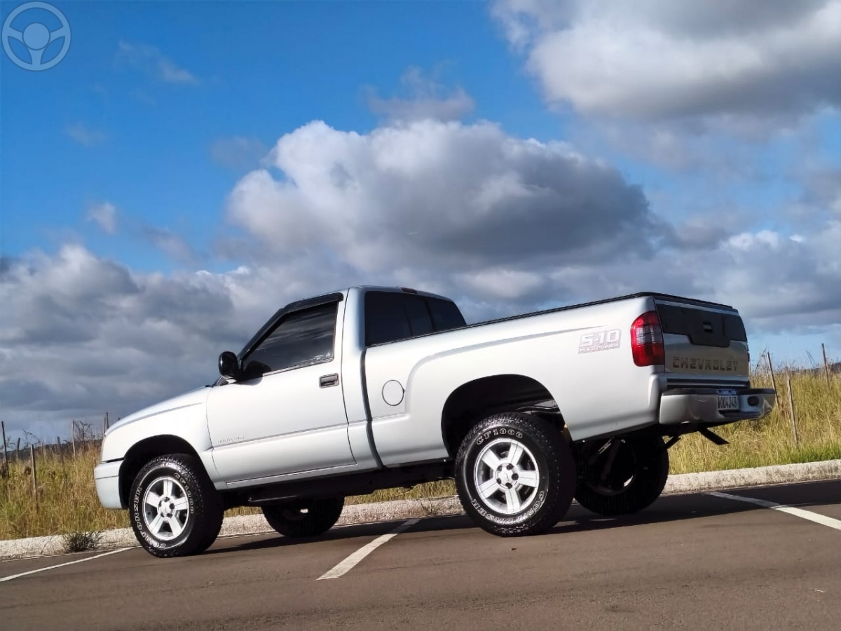 S10 2.4 ADVANTAGE 4X2 CD 8V FLEX 4P MANUAL - 2009 - SANTA CRUZ DO SUL