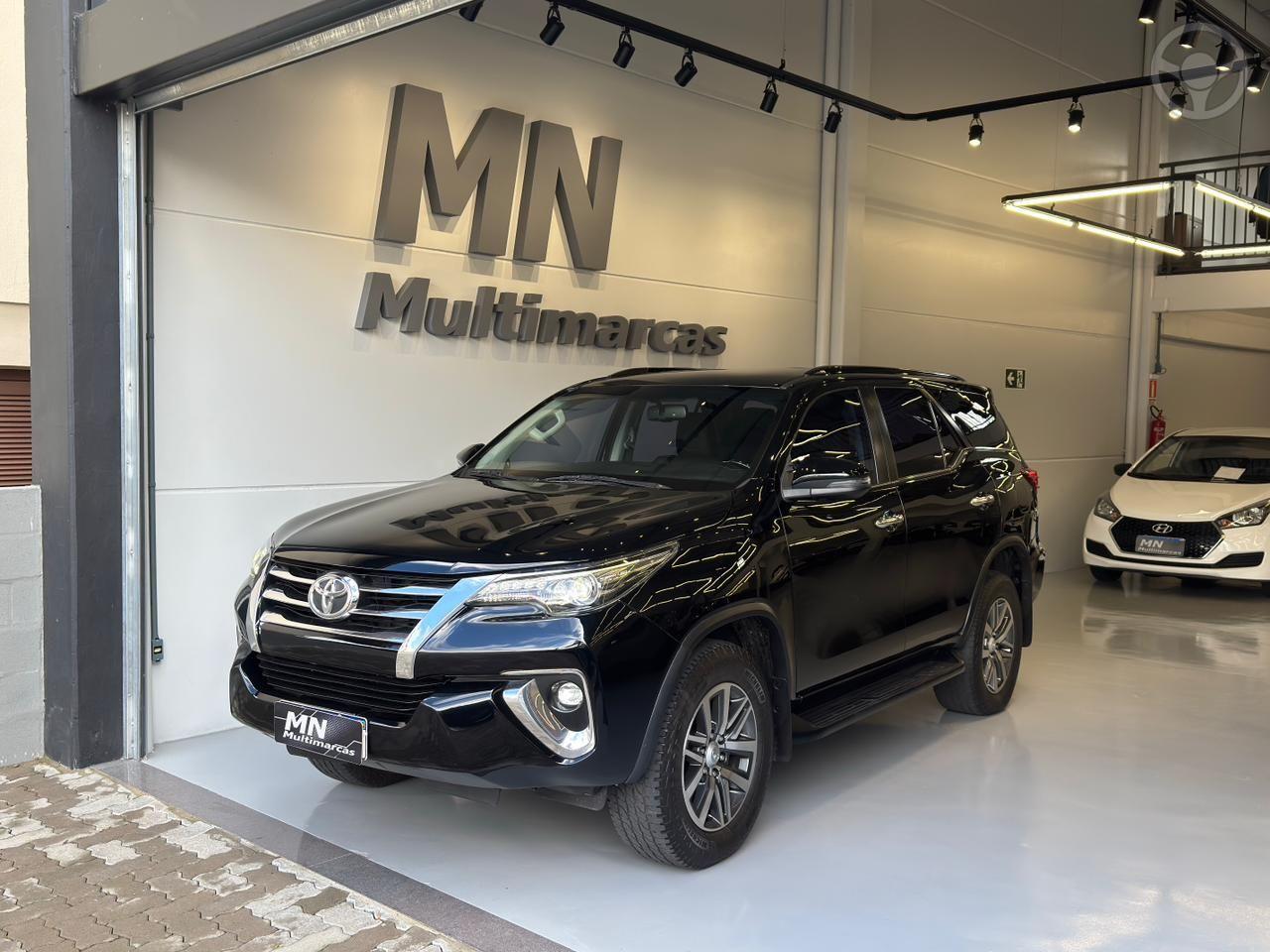 HILUX SW4 2.8 SRX 4X4 7 LUGARES 16V TURBO INTERCOOLER DIESEL 4P AUTOMATICO - 2018 - BENTO GONçALVES