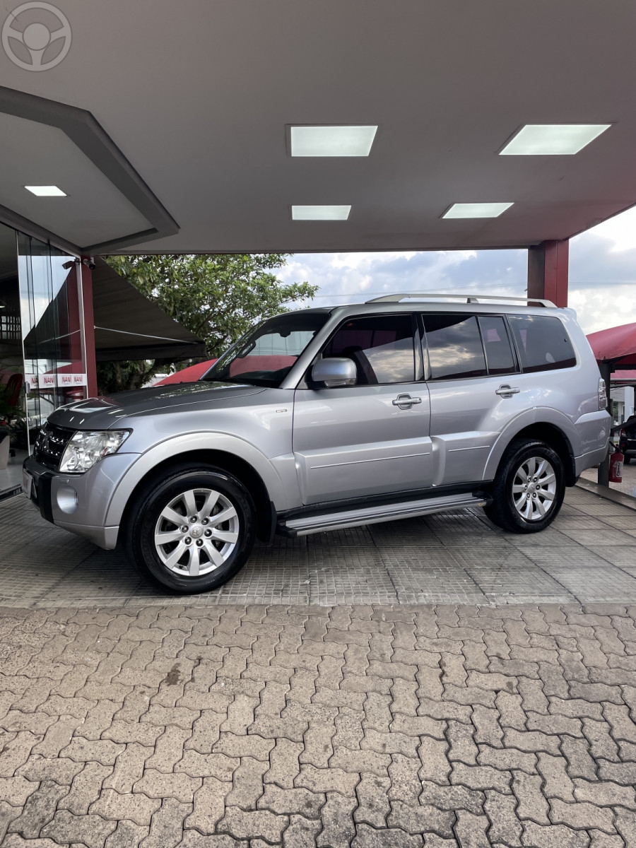 PAJERO 3.2 HPE 4X4 7 LUGARES 16V TURBO INTERCOOLER DIESEL 4P AUTOMÁTICO - 2011 - IVOTI