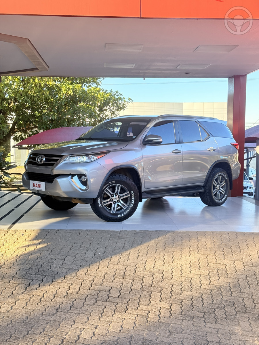 HILUX SW4 2.7 SR 4X2 16V FLEX 4P AUTOMÁTICO - 2017 - IVOTI