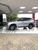 hilux sw4 2.8 srx 4x4 16v turbo intercooler diesel 4p automatico 2018 ivoti