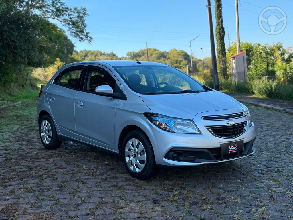 ONIX HATCH LT 1.4 8V FLEXPOWER 5P MEC.  - 2015 - TEUTôNIA