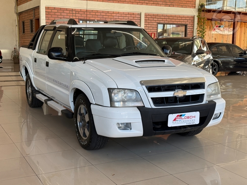S10 2.8 EXECUTIVE 4X4 CD 12V TURBO ELECTRONIC INTERCOOLER DIESEL 4P MANUAL - 2011 - VACARIA
