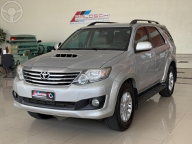 hilux sw4 3.0 srv 4x4 7 lugares 16v turbo intercooler diesel 4p automatico 2013 vacaria