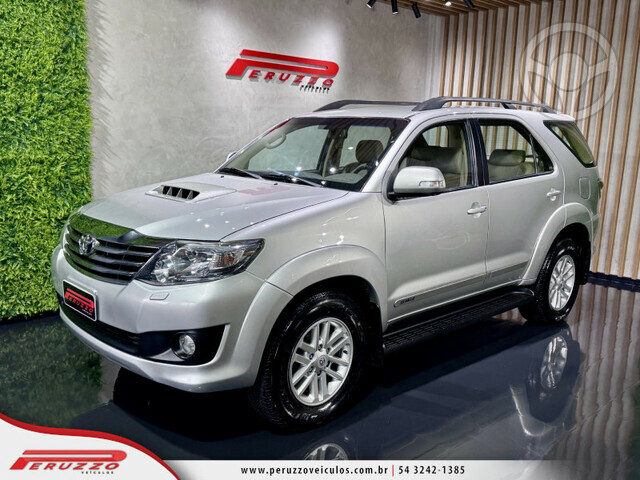 HILUX SW4 3.0 4X4 AT / /  - 2013 - NOVA PRATA