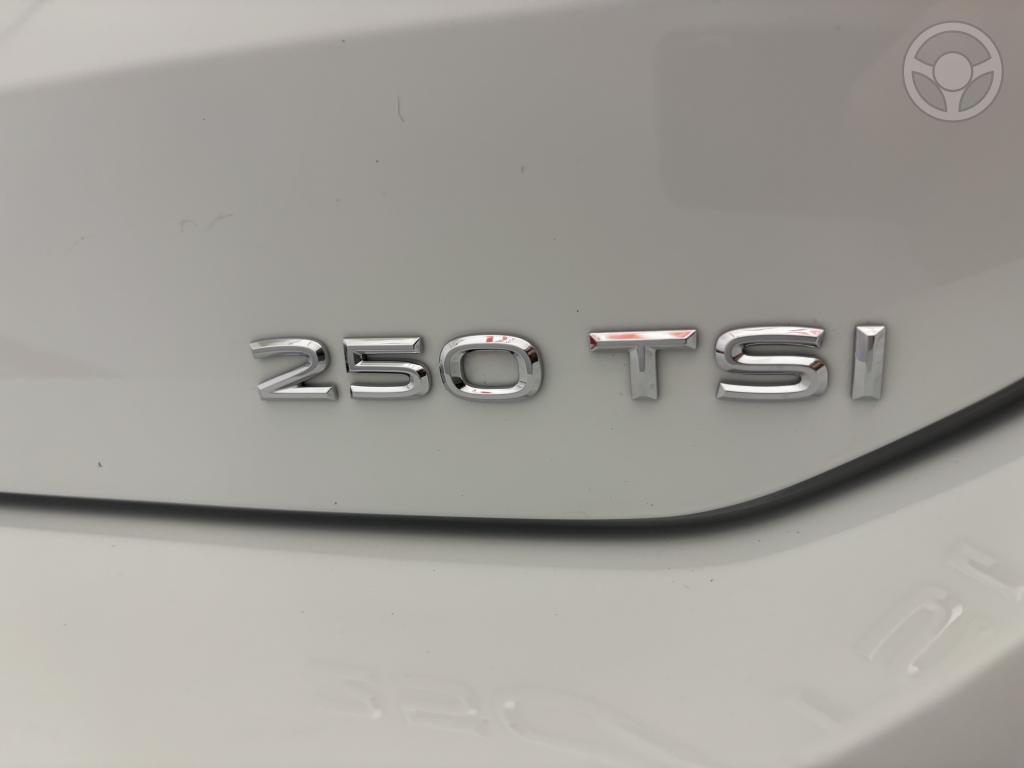 VOLKSWAGEN - T-CROSS 1.4 HIGHLINE TSI 16V FLEX 4P AUTOMÁTICO - 2021/2021 - BRANCA - R$ 109.900,00