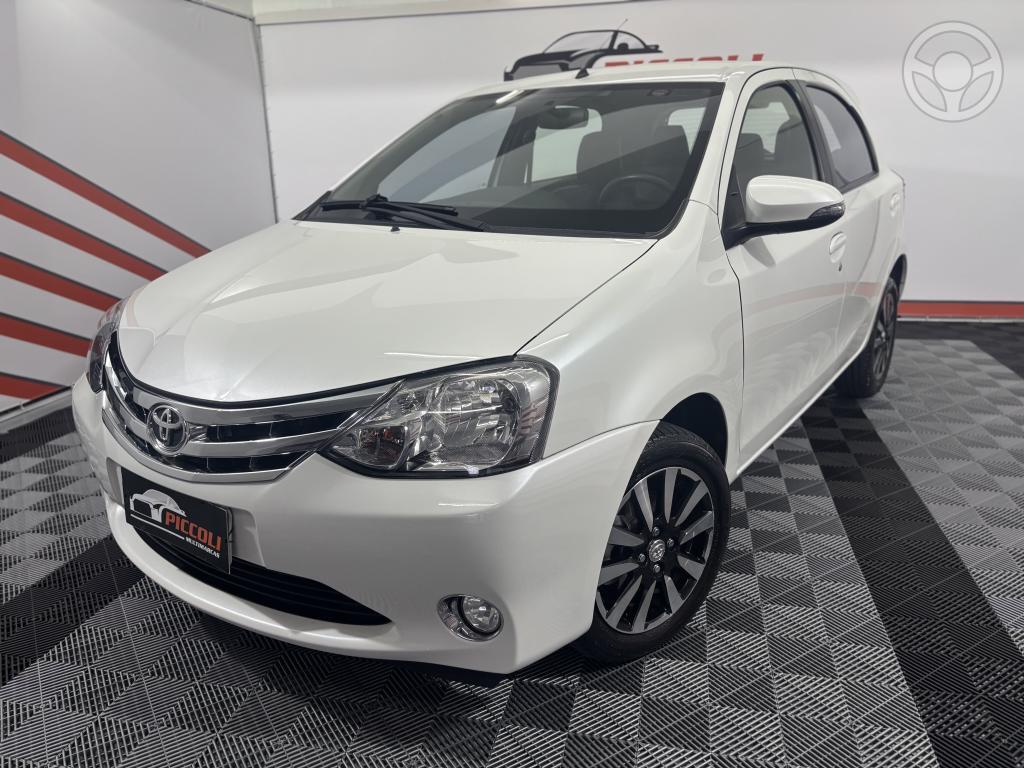 TOYOTA - ETIOS 1.5 PLATINUM 16V FLEX 4P MANUAL - 2015/2016 - BRANCA - R$ 52.900,00