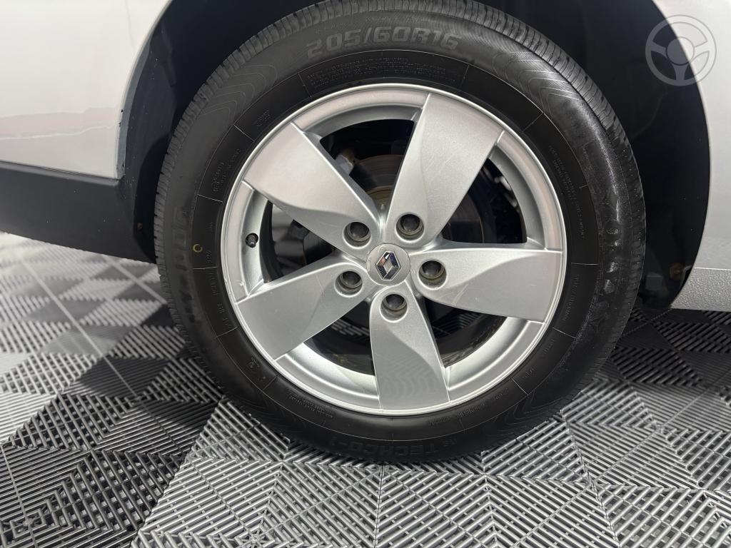 RENAULT - FLUENCE 2.0 DYNAMIQUE 16V FLEX 4P MANUAL - 2011/2012 - PRATA - R$ 40.900,00