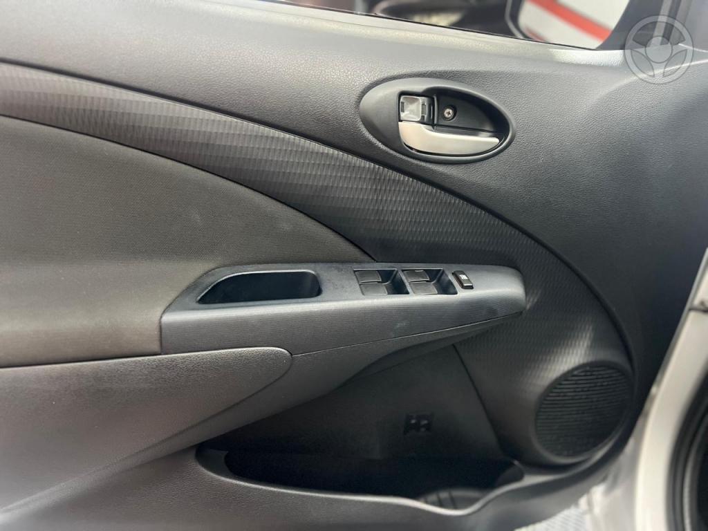 TOYOTA - ETIOS 1.5 X SEDAN 16V FLEX 4P MANUAL - 2013/2014 - PRATA - R$ 45.900,00