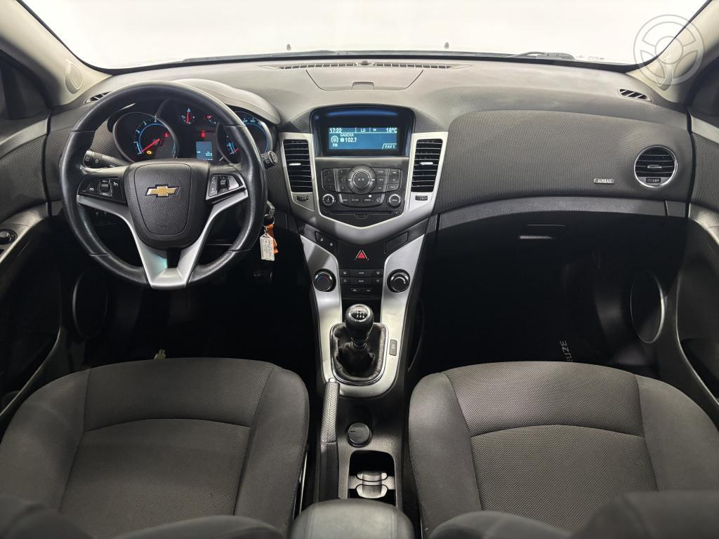 CHEVROLET - CRUZE 1.8 LT SPORT6 16V FLEX 4P MANUAL - 2014/2014 - PRATA - R$ 59.900,00