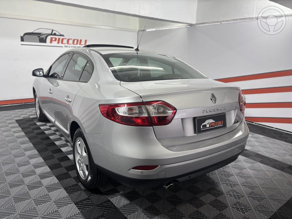 RENAULT - FLUENCE 2.0 DYNAMIQUE 16V FLEX 4P MANUAL - 2011/2012 - PRATA - R$ 40.900,00