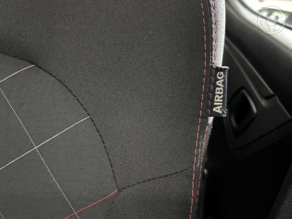 RENAULT - KWID 1.0 12V SCE FLEX ZEN MANUAL - 2023/2024 - PRATA - R$ 51.900,00