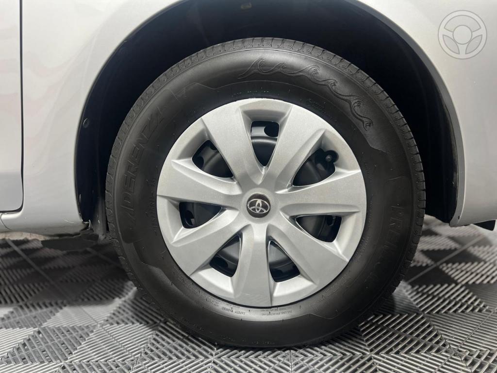 TOYOTA - ETIOS 1.5 X SEDAN 16V FLEX 4P MANUAL - 2013/2014 - PRATA - R$ 45.900,00