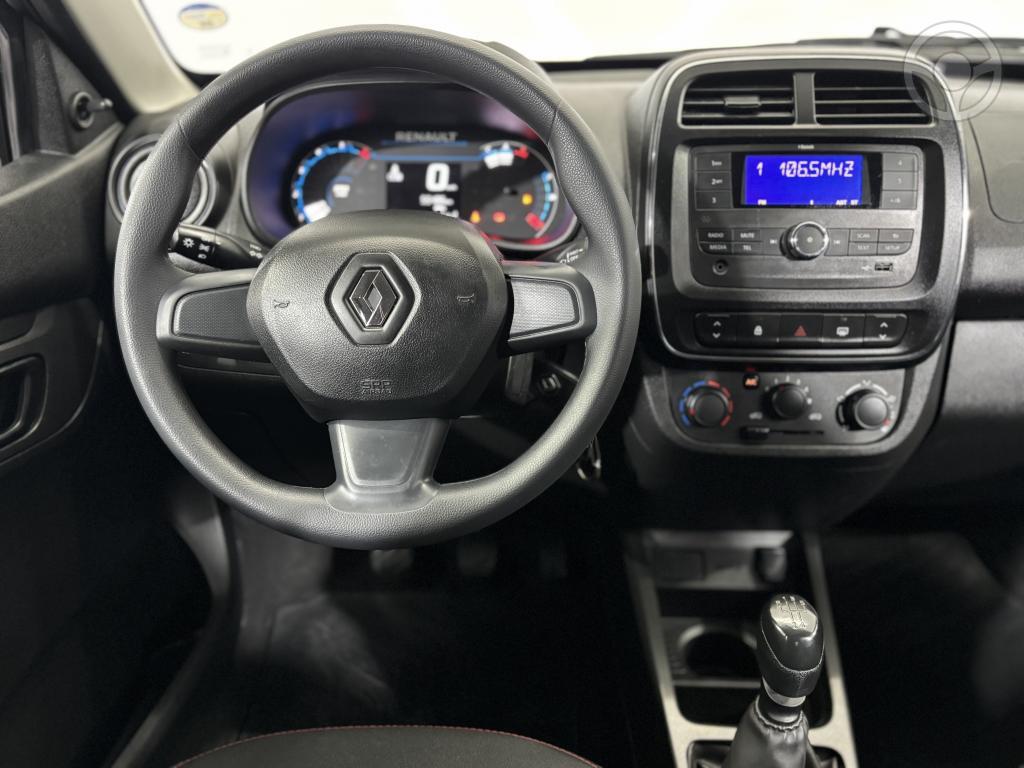 RENAULT - KWID 1.0 12V SCE FLEX ZEN MANUAL - 2023/2024 - PRATA - R$ 51.900,00