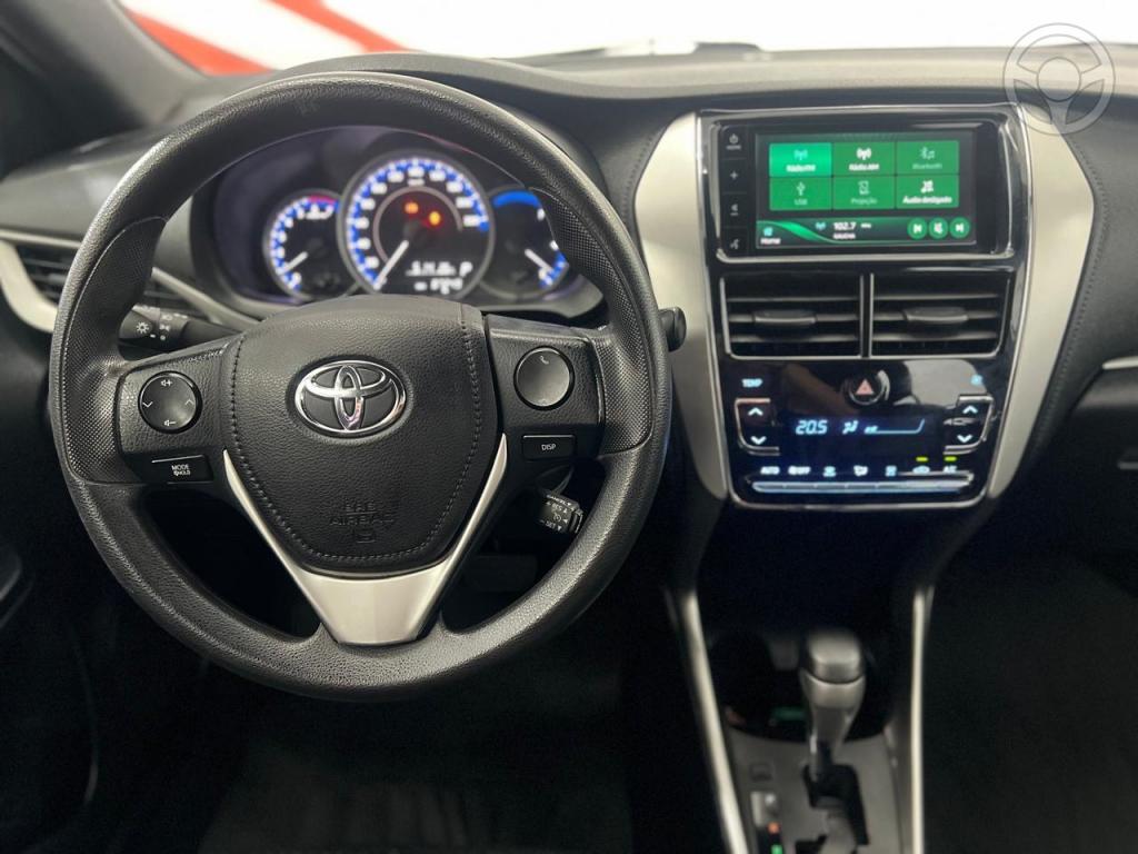 TOYOTA - YARIS 1.5 XL 16V FLEX 4P AUTOMATÍCO - 2021/2022 - PRATA - R$ 85.900,00