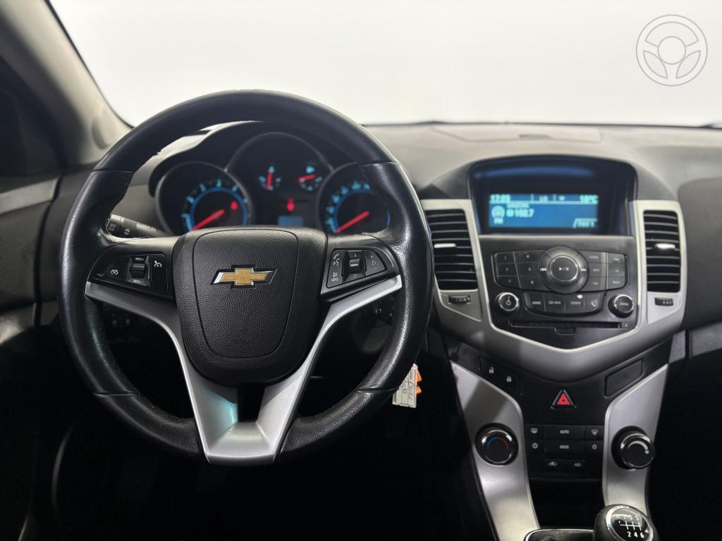 CHEVROLET - CRUZE 1.8 LT SPORT6 16V FLEX 4P MANUAL - 2014/2014 - PRATA - R$ 59.900,00