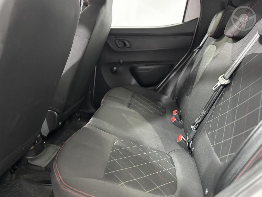 RENAULT - KWID 1.0 12V SCE FLEX ZEN MANUAL - 2023/2024 - PRATA - R$ 51.900,00