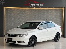 cerato 1.6 e.213 sedan 16v 4p manual 2011 portao