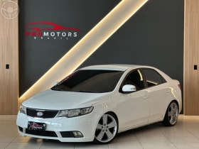 cerato 1.6 e.213 sedan 16v 4p manual 2010 portao